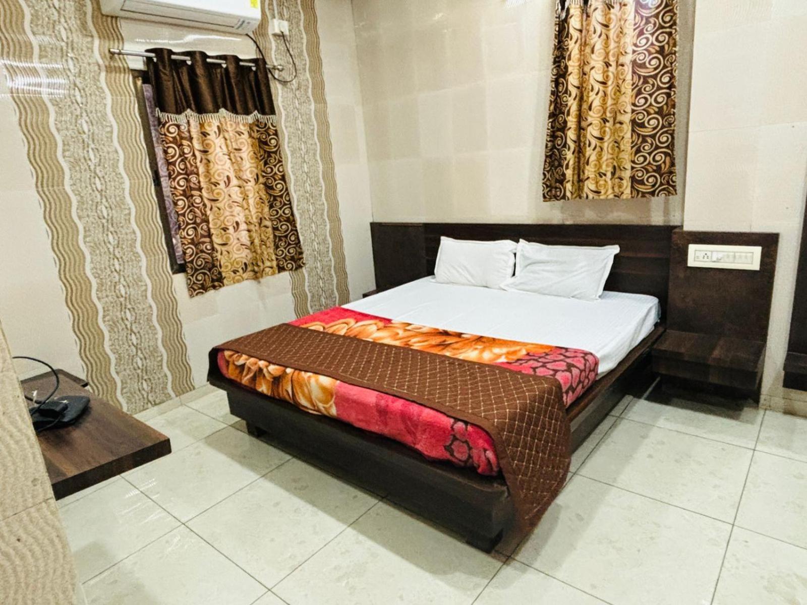 Hotel Shree Nath - 200 Meters From Dwarkadhish Temple Esterno foto